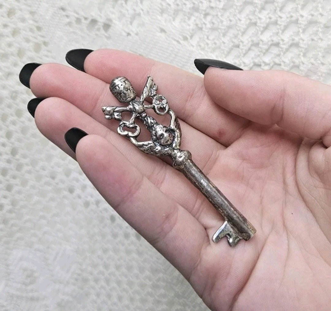 Vintage Italian 'Key of Heaven' Sterling Silver Skeleton Key Pin