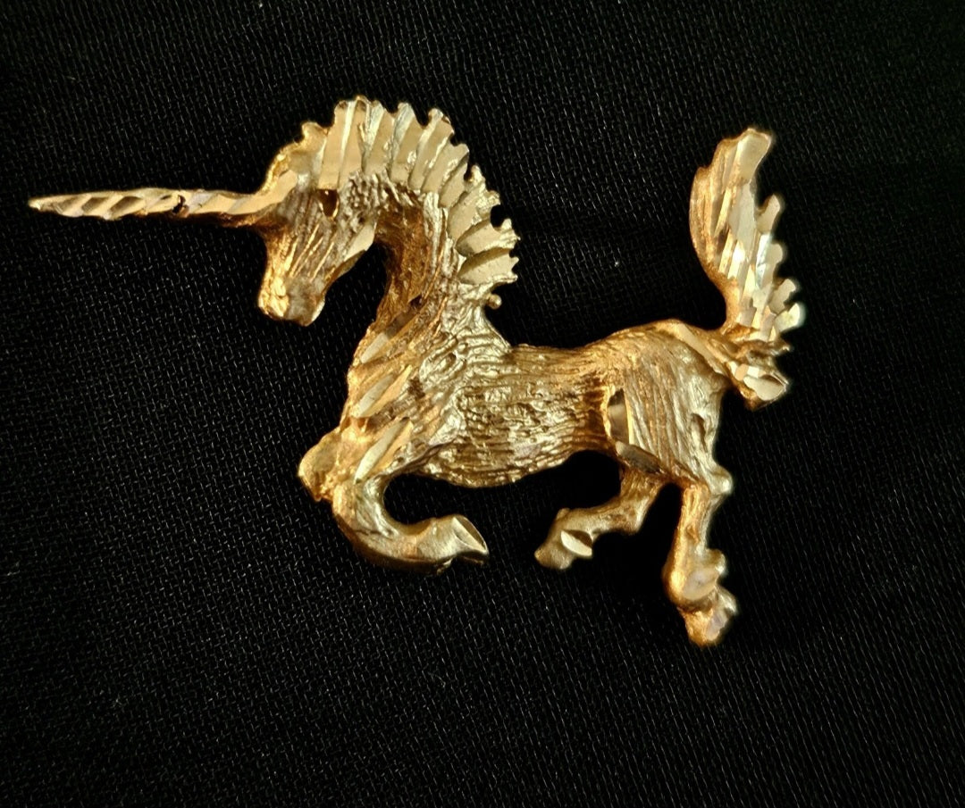 Vintage 14K Yellow Gold Diamond-Cut Unicorn Charm Pendant 3.37g