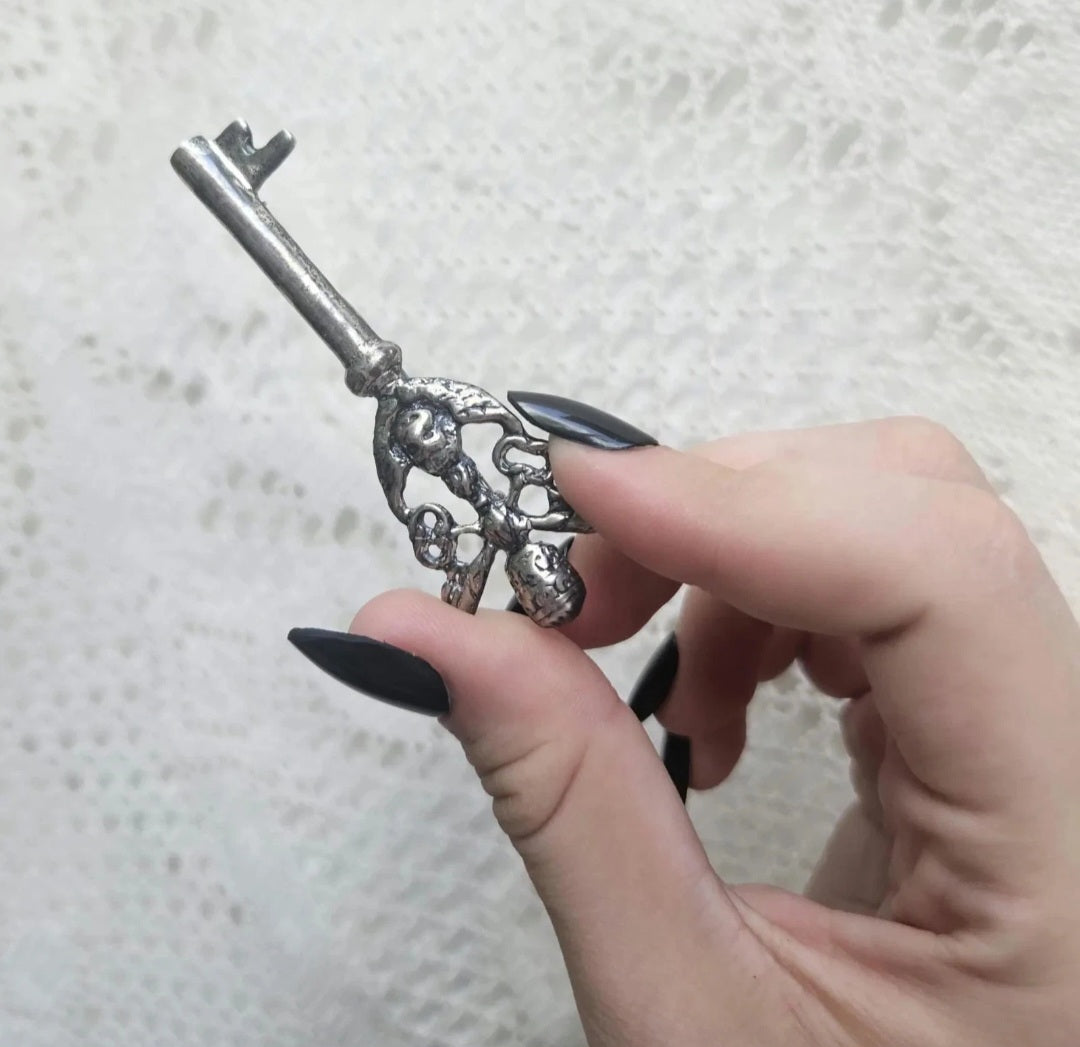 Vintage Italian 'Key of Heaven' Sterling Silver Skeleton Key Pin
